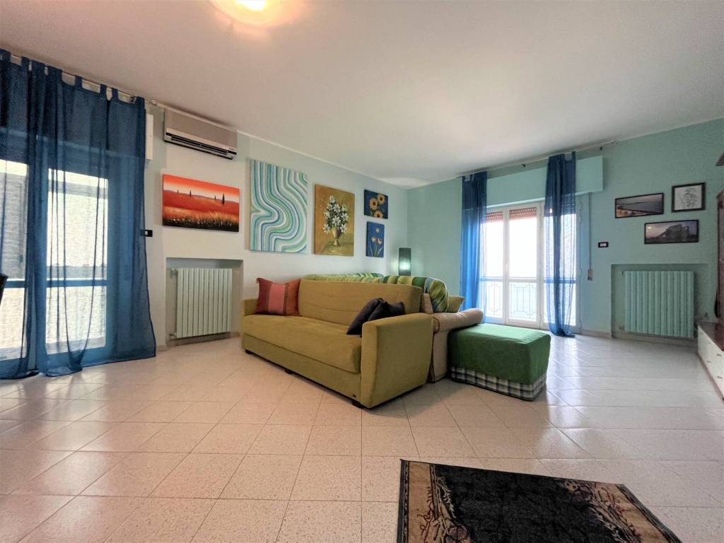 Appartamento a Catanzaro in Via Lungomare, 57 - Foto 2