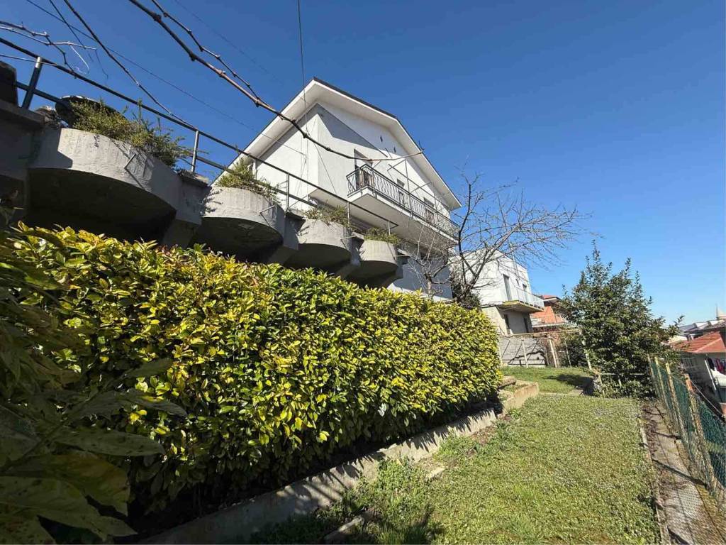 Villa a Alba in Via Guido Chiampo, 9 - Foto 3