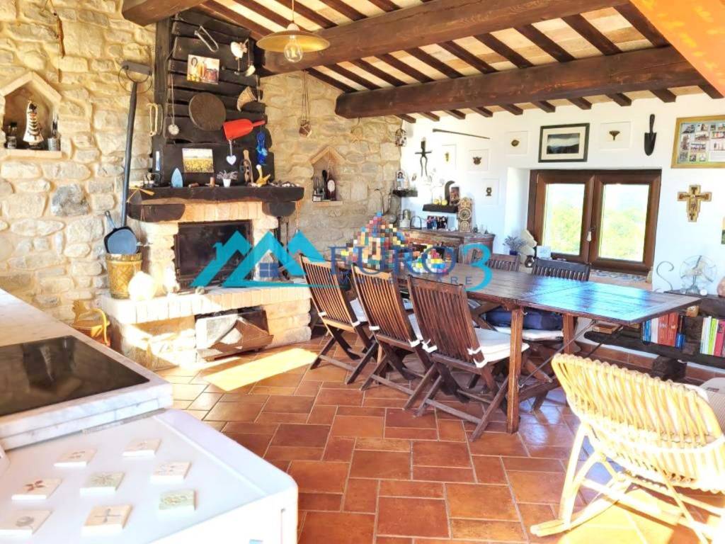 Villa a Comunanza in Strada provinciale 86 - Foto 3