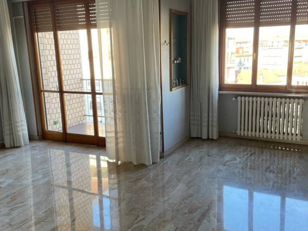 Appartamento a Alessandria in Viale Medaglie d'Oro, 19 - Foto 2