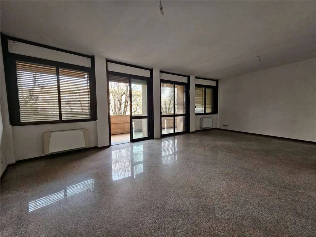 Appartamento a Novara in Rotonda Massimo D'Azeglio, 11 - Foto 2