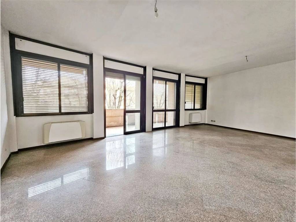 Appartamento a Novara in Rotonda Massimo D'Azeglio, 11 - Foto 3