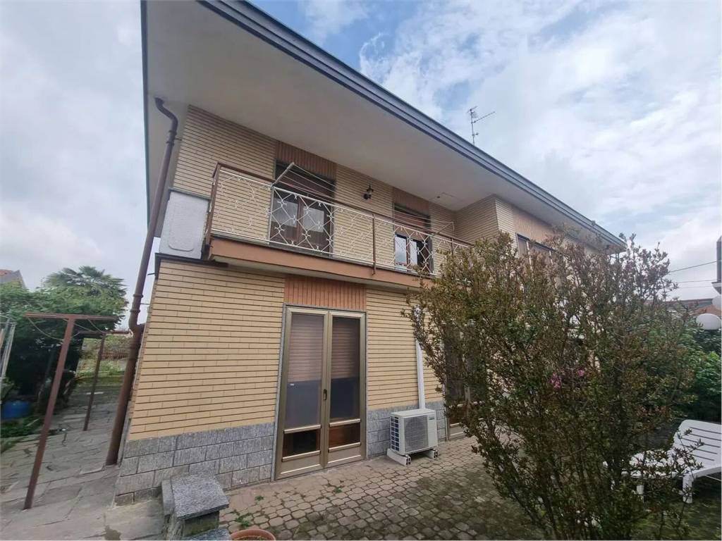 Villa a Novara in Via Maestra S.N.C. - Foto 2