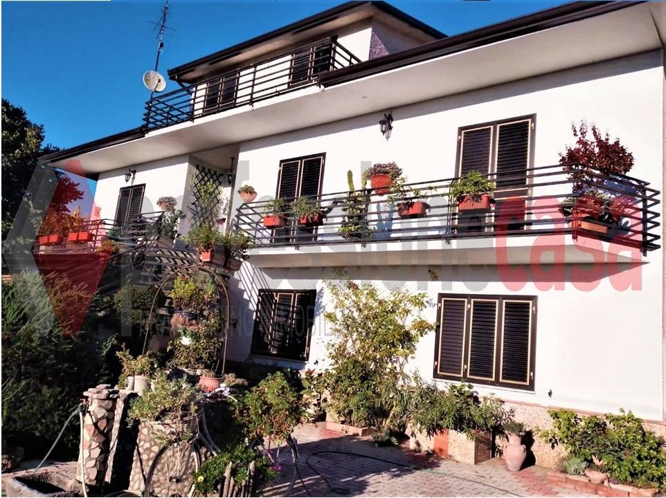 Villa a Cervaro in Via Macerine - Foto 2