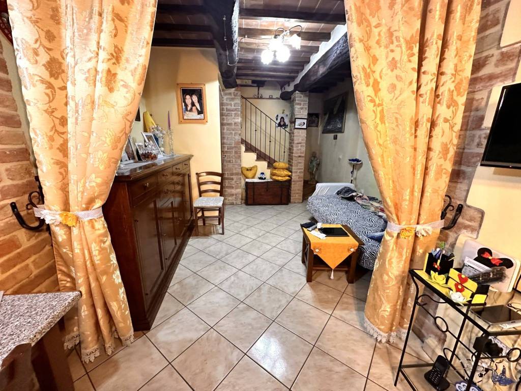 Casa indipendente a Castiglione del lago in Località Giardini - Foto 2