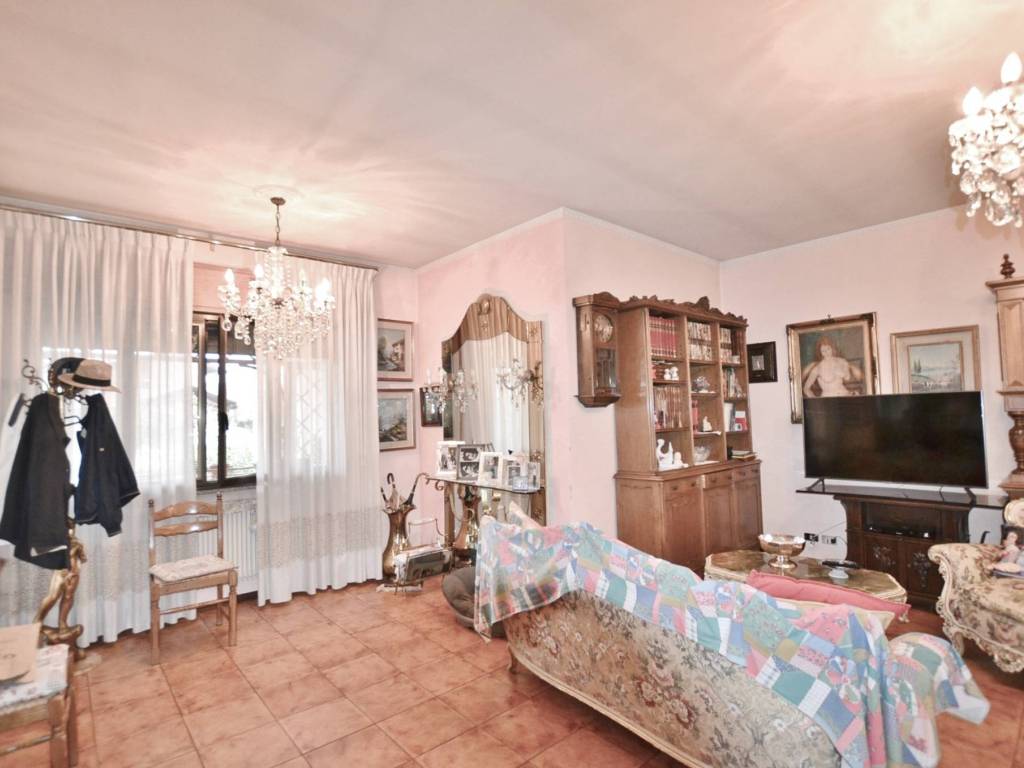 Villa a Azzano decimo in Via Enrico Toti, 87 - Foto 2