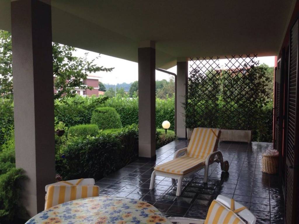 Villa a Borgomanero in Viale John Fitzgerald Kennedy - Foto 2