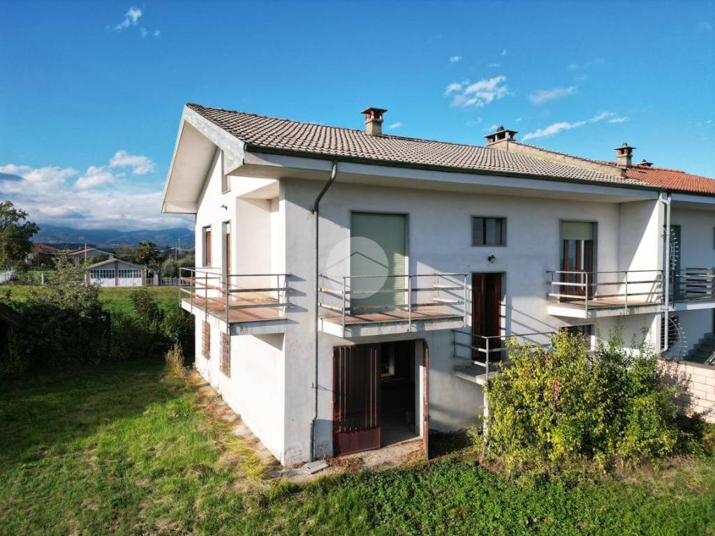 Villa a Bagnolo piemonte in VIA RIPOIRA, 32 - Foto 2