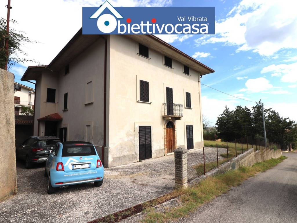 Villa a Civitella del tronto in Via Ferdinando II di Borbone - Foto 2