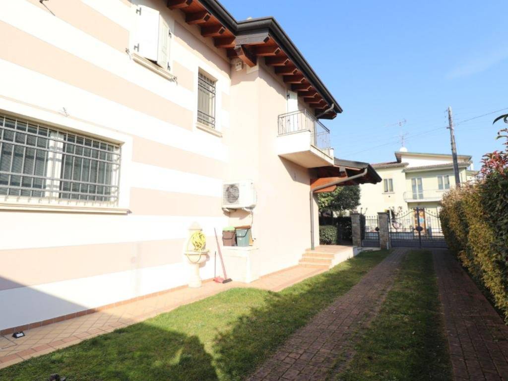 Villa a Calvisano in Via Enrico Fermi, 15 - Foto 4