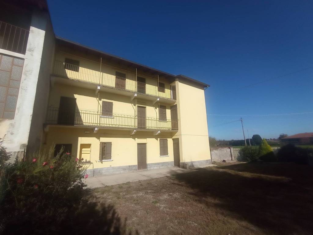 Rustico / casale a Oleggio - Foto 3