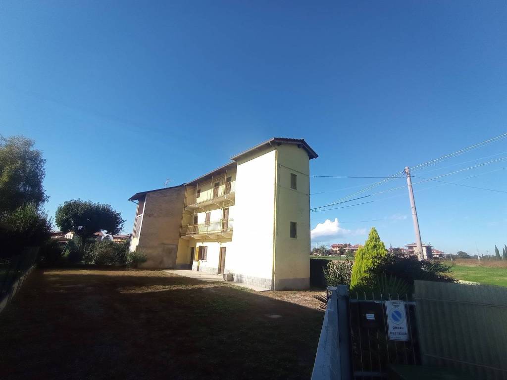Rustico / casale a Oleggio - Foto 4