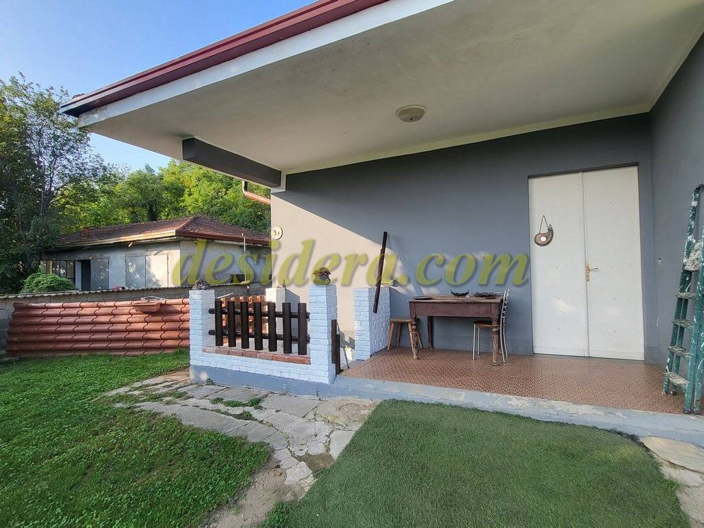 Villa a Varallo pombia in Strada Statale Ticinese, 3 - Foto 2