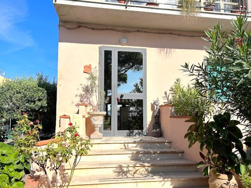 Villa a Orbetello in Lungolago Bruno Buozzi - Foto 4