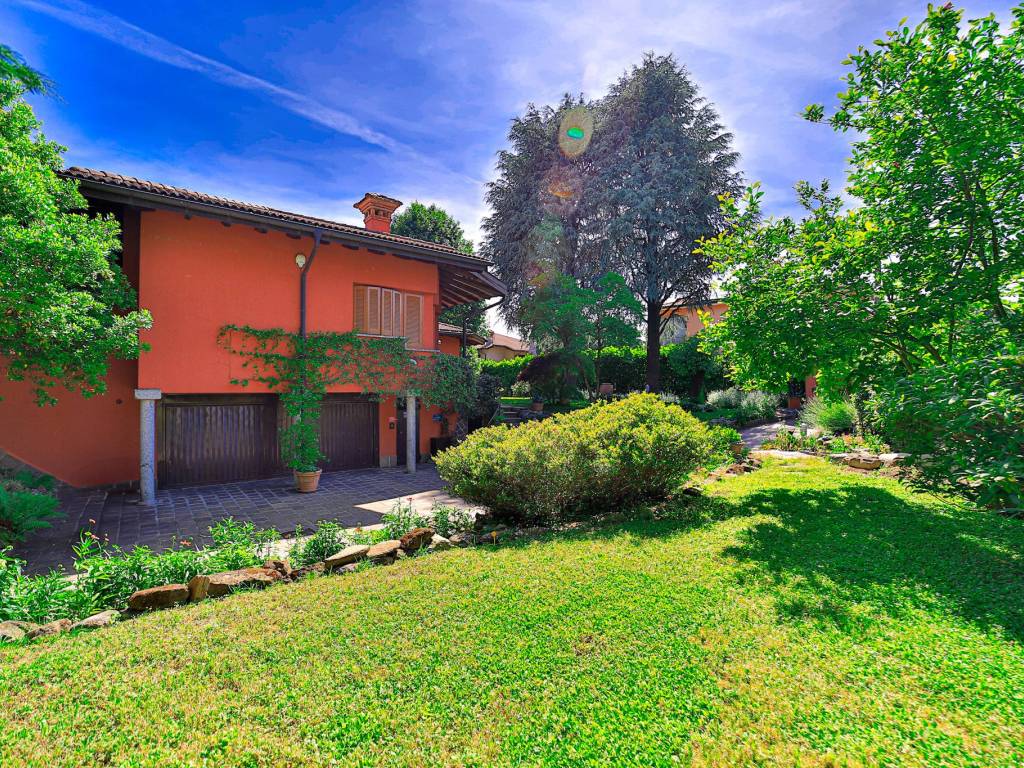 Villa a Merate in Via Luciano Manara, 6 - Foto 2