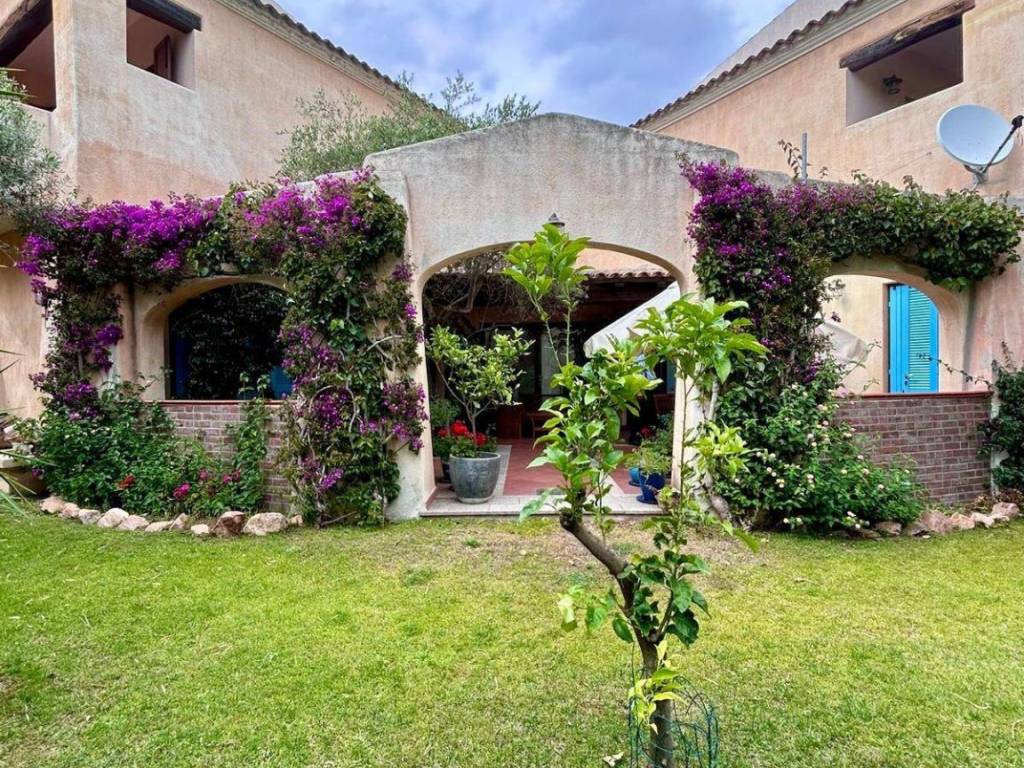Villa a Loiri porto san paolo in Via Giovan Battista Decandia - Foto 3