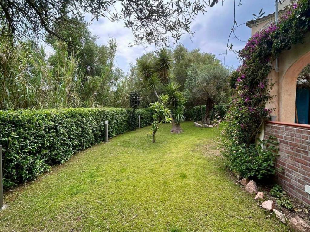 Villa a Loiri porto san paolo in Via Giovan Battista Decandia - Foto 5