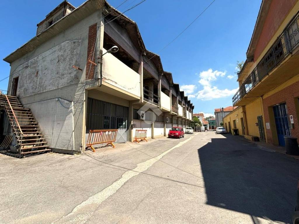 Palazzo / stabile a Quarrata in Via Statale, 572 - Foto 3
