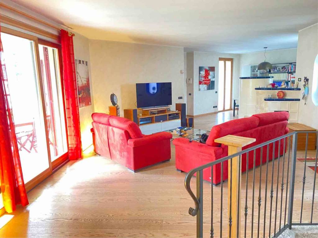 Villa a Molteno in Via Papa Giovanni XXIII, 9 - Foto 2