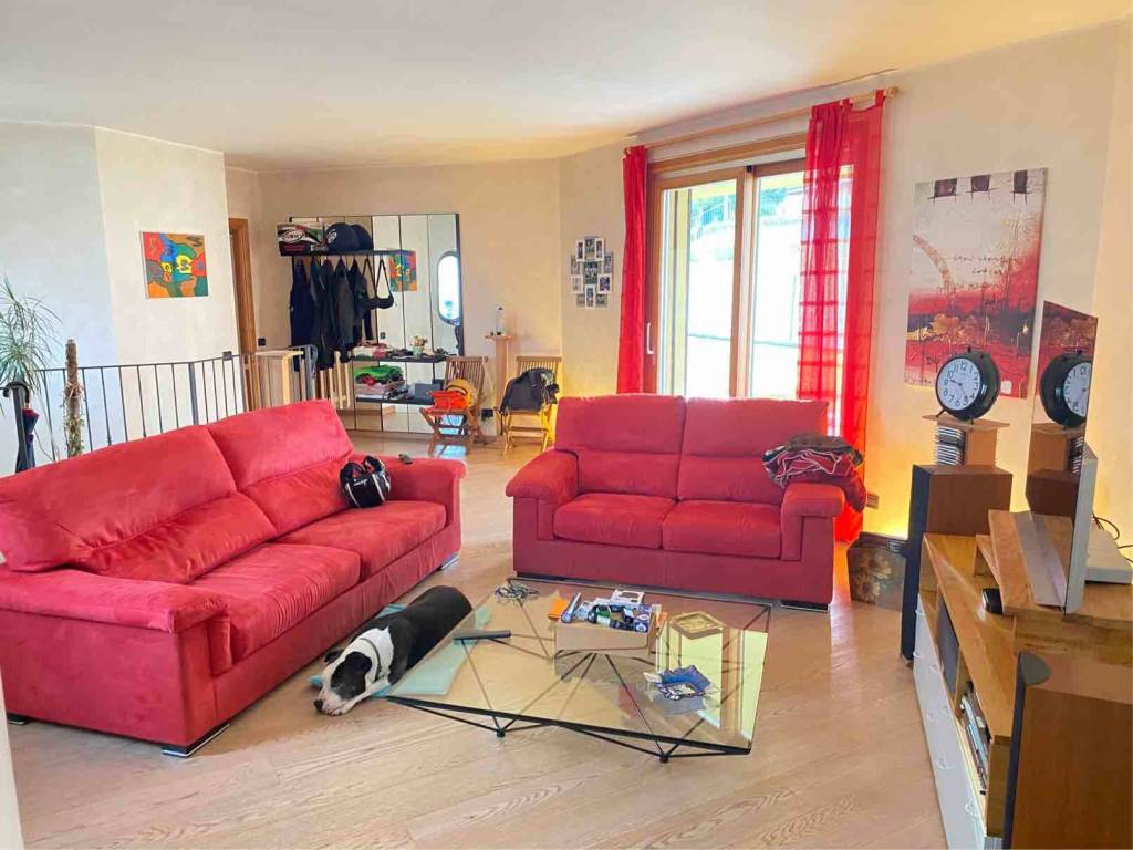 Villa a Molteno in Via Papa Giovanni XXIII, 9 - Foto 4