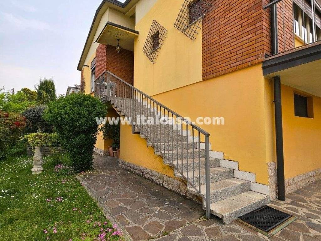 Villa a Curtatone in Via Gementi - Foto 2