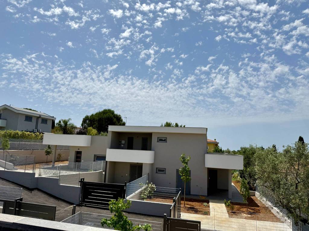 Villa a Aprilia in Via Molveno, 14 - Foto 2