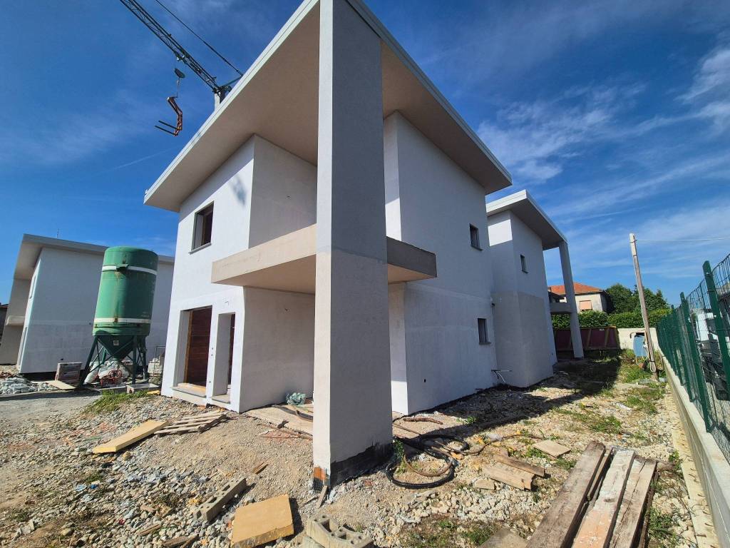 Villa a Lazzate in Via Giovanni Pascoli - Foto 1