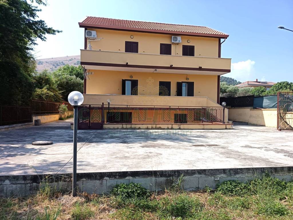 Villa a Caserta in Via Cardinale di San Severino - Foto 2