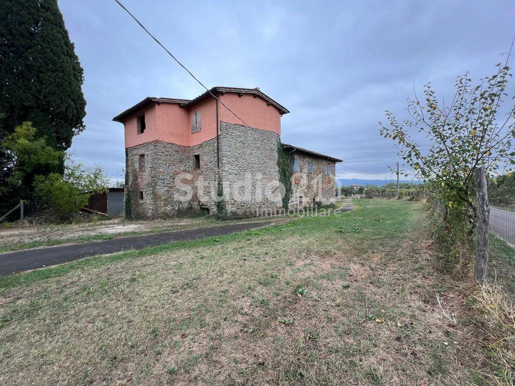 Rustico / casale a Castelfranco piandisco in VIA DI MONTECARELLI - Foto 2