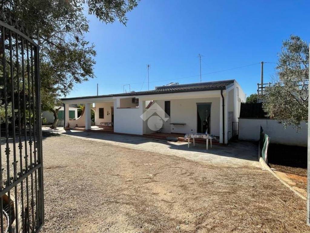 Villa a Racale in Contrada occhichiuso - Foto 2
