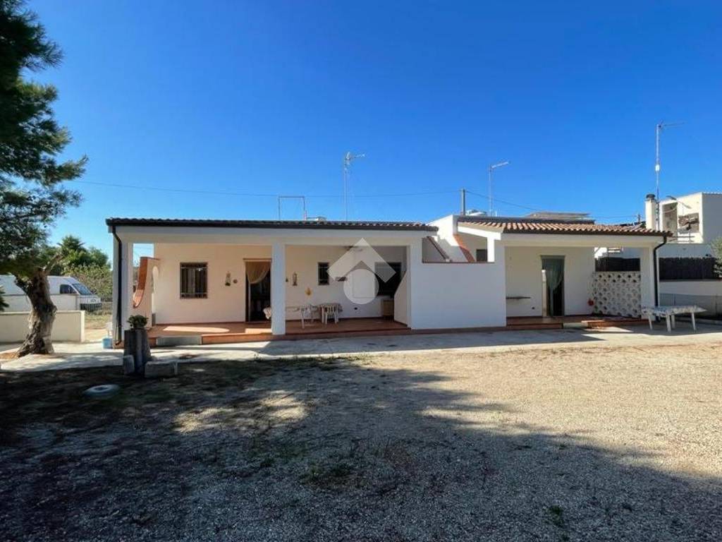 Villa a Racale in Contrada occhichiuso - Foto 3