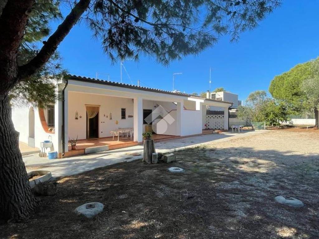 Villa a Racale in Contrada occhichiuso - Foto 4