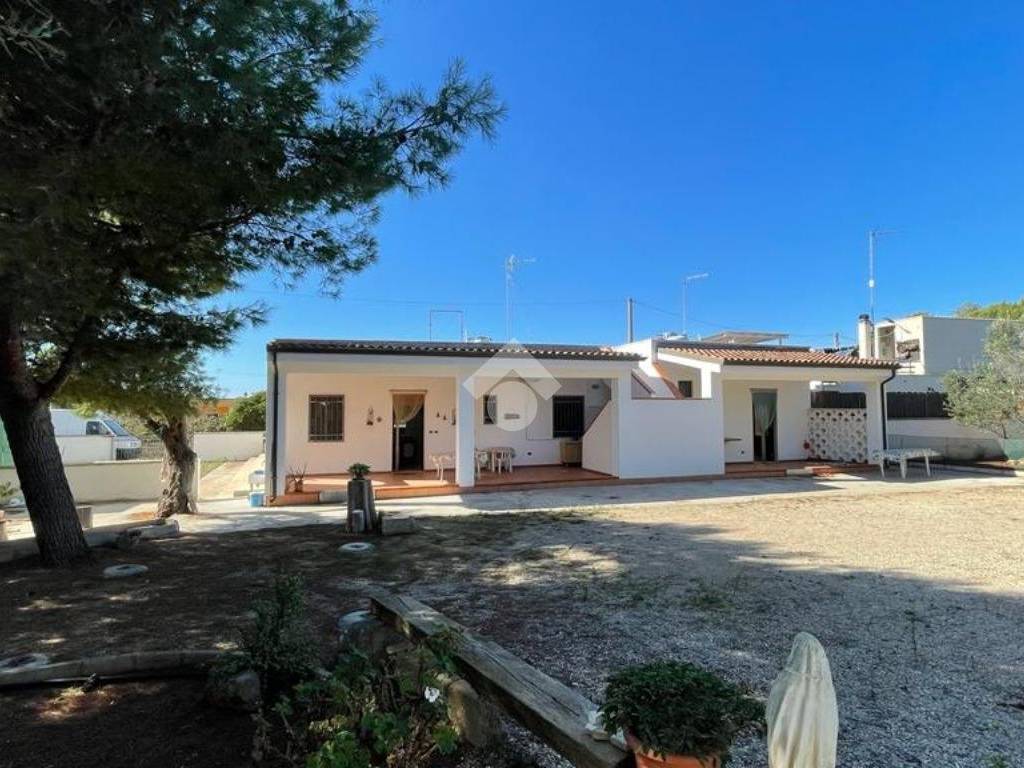 Villa a Racale in Contrada occhichiuso - Foto 5