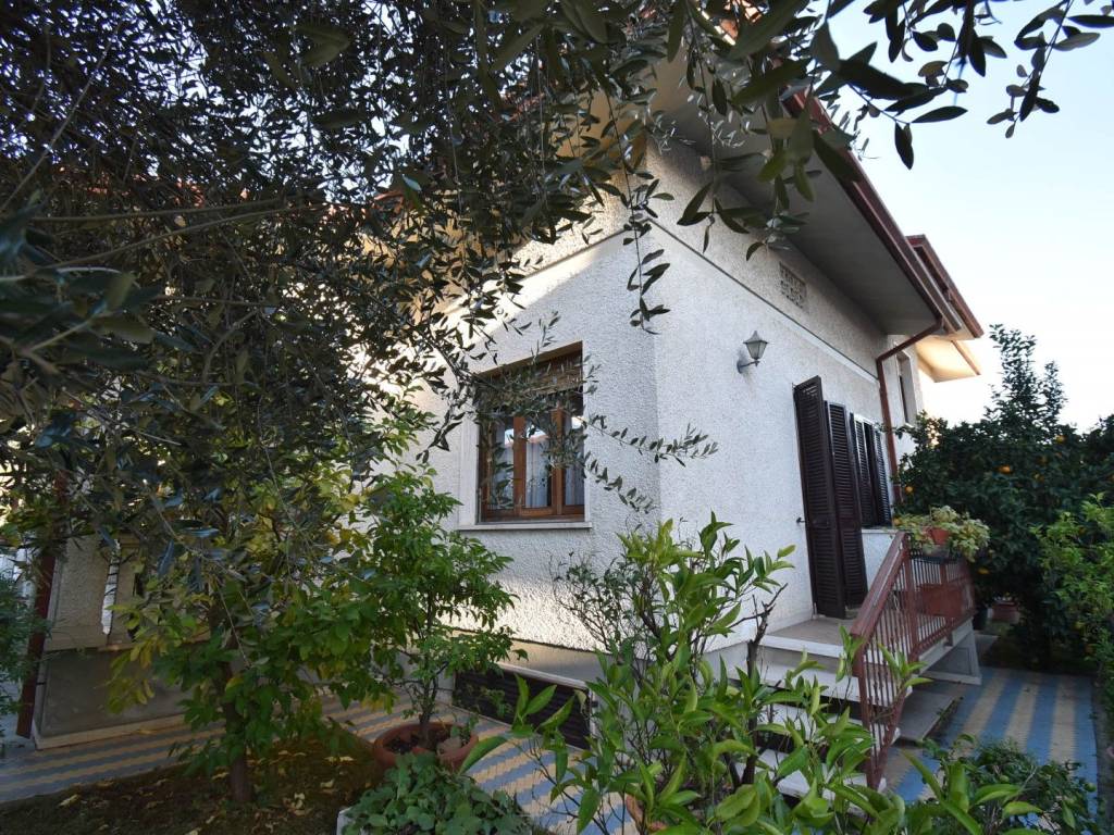 Villa a Pietrasanta in Via Bozza, 16 - Foto 3