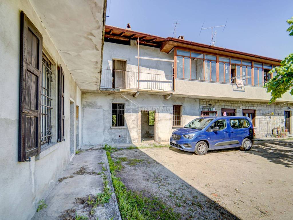 Casa indipendente a Brebbia in Via Piave, 25 - Foto 2