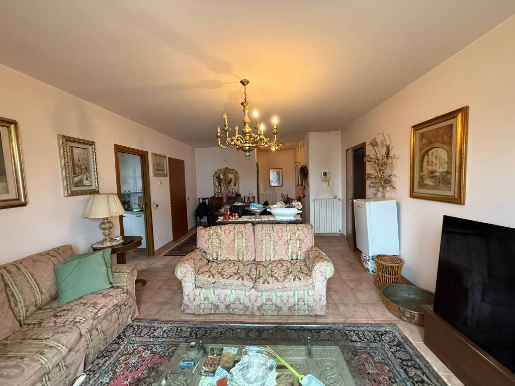 Appartamento a Arona in Via Giovanni Verga, 7 - Foto 2