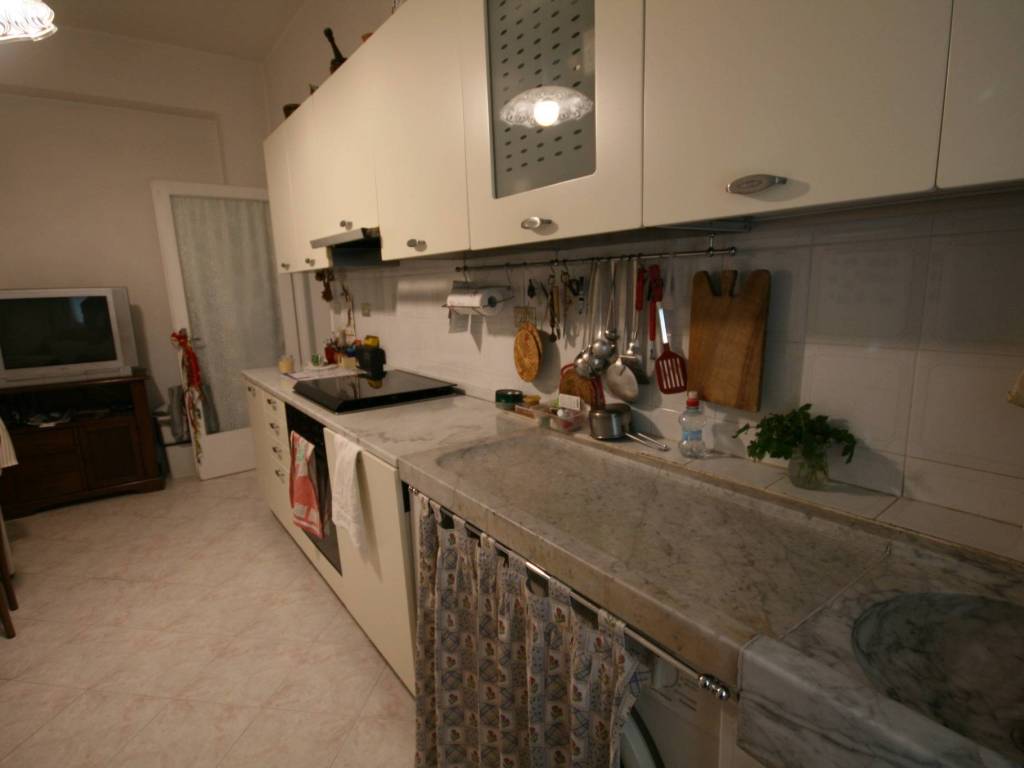 Appartamento a La spezia in Piazza Giuliano Maccione, 5 - Foto 4