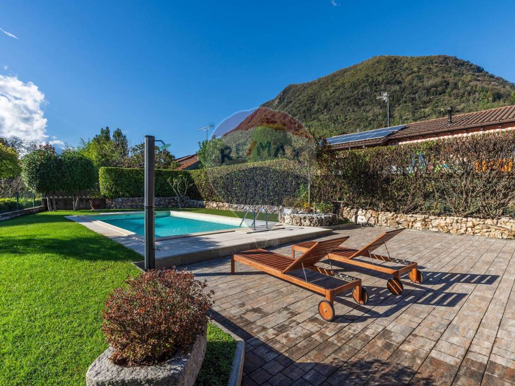 Villa a Cittiglio in via Vittorio Veneto, 87 - Foto 5
