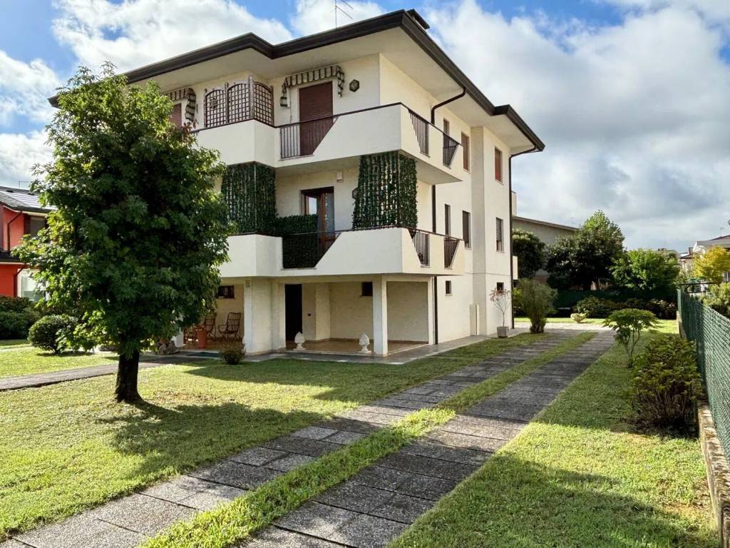 Appartamento a Camposampiero in Via Vivaldi, 2 - Foto 2