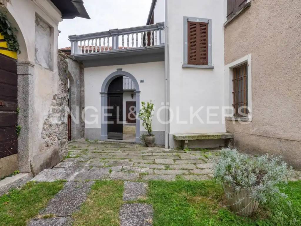 Villa a Madonna del sasso in Via Leonida Ferrari, 21 - Foto 3