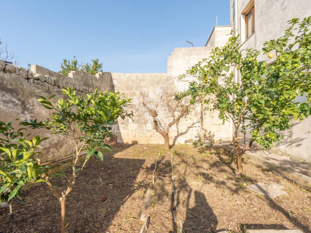Casa indipendente a Martano in Via Salvatore Trinchese, 13 - Foto 2