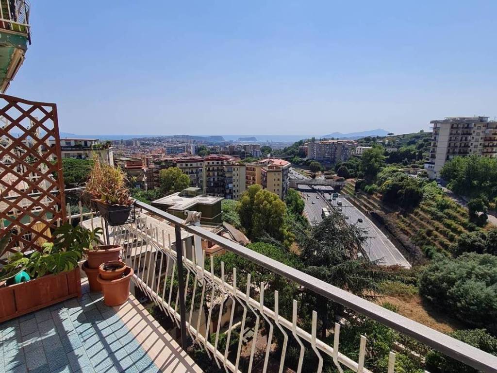 Appartamento a Napoli in Via San Giacomo dei Capri, 82 - Foto 1