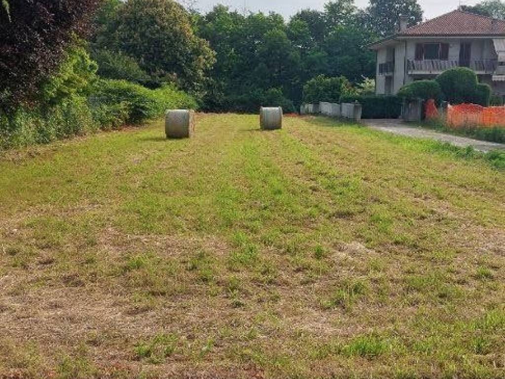 Terreno a Borgomanero in Via Giuseppe Verdi - Foto 2