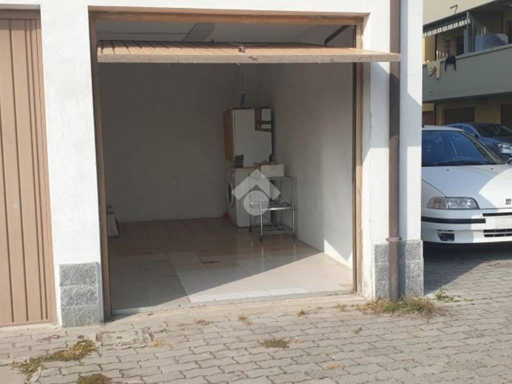 Box / garage a Castelfranco emilia in Via Confalonieri, 21 - Foto 5