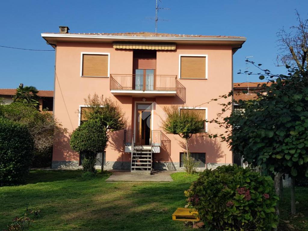 Villa a Pombia in Via gramsci, 2 - Foto 1