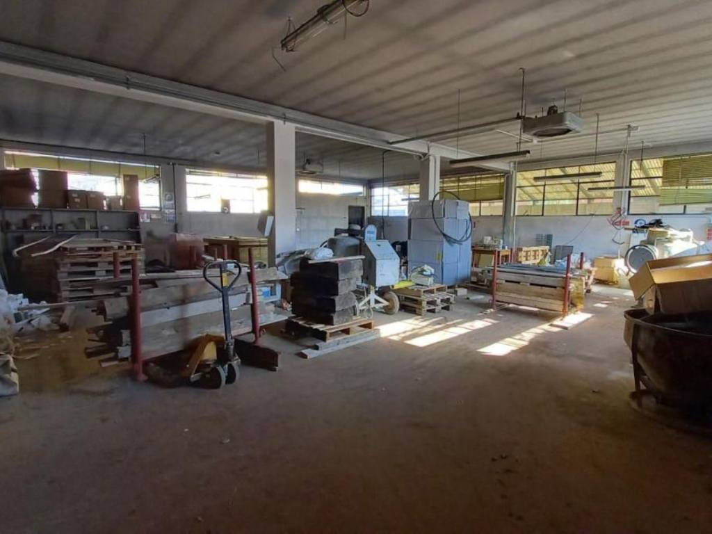 Villa a Oleggio in Corso Giacomo Matteotti, 73 - Foto 2