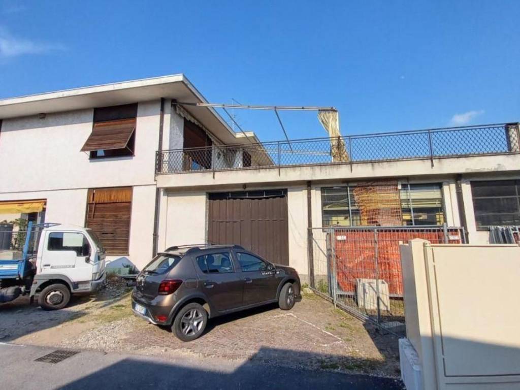 Villa a Oleggio in Corso Giacomo Matteotti, 73 - Foto 4