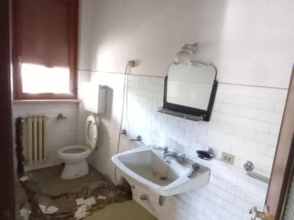 Villa a Oleggio in Corso Giacomo Matteotti, 73 - Foto 5