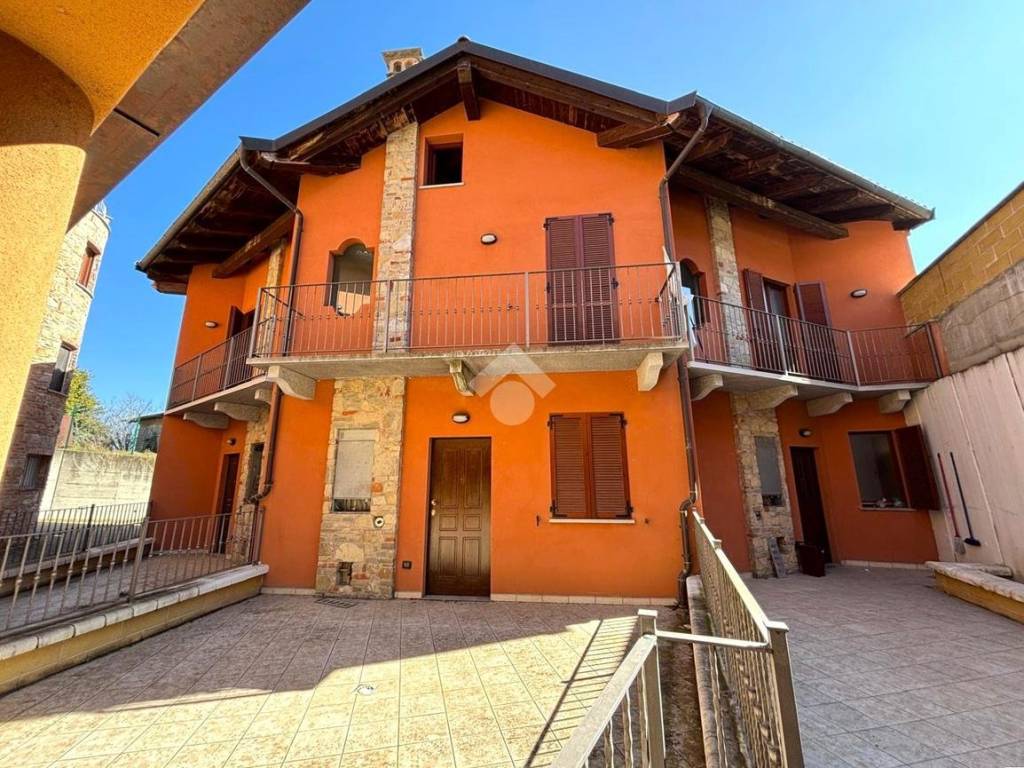 Villetta a schiera a Belvedere langhe in VIA MARIO LOCATELLI, 28 - Foto 2