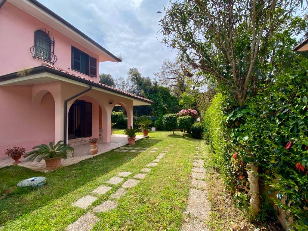 Villa a Sabaudia in Via Luigi Piccinato, 20 - Foto 2